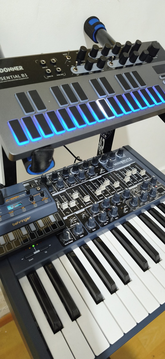 Electronic Synth Setup by sanavarret featuring Donner B1 Analog Bass Synthesizer, Arturia MiniBrute Analog Synthesizer, and Behringer JT-4000 Micro Hybrid Modeling Synthesizer