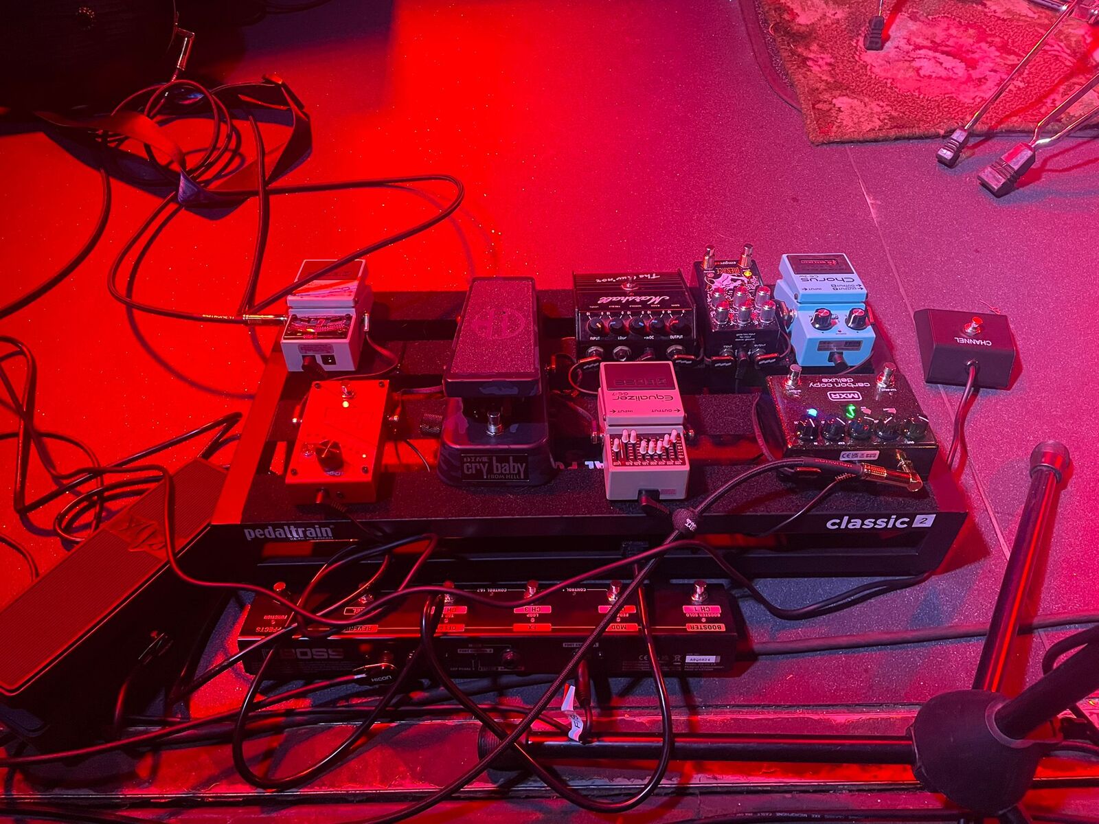 Music Gear Setup by turbocjj featuring Pedaltrain Classic 2, MXR M292 Carbon Copy Deluxe, and Boss CE-2W Chorus Waza Craft and 5 more pieces of gear