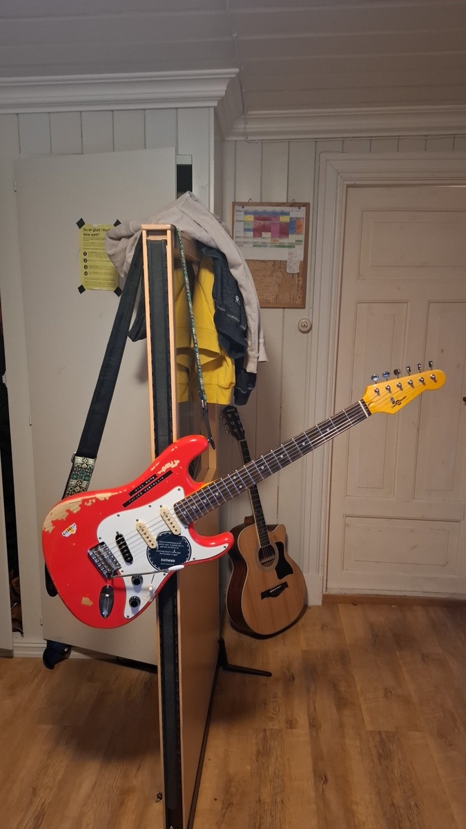 Music Gear Setup by lars_gustav_larsson featuring Gear4Music LA Electric Guitar, Oak River Company Morgan Green Mosaic Nylon strap, and Gecko Musical Intrument Co Gecko GF-40EQ Electro Acoustic Guitar