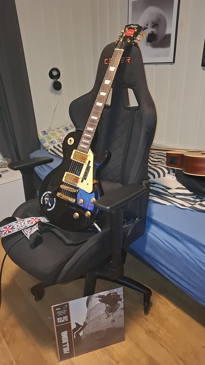 Music Gear Setup by lars_gustav_larsson featuring Morgan Guitars (Norway) LP 45 83194, Gecko Musical Intrument Co Gecko GF-40EQ Electro Acoustic Guitar, and Hotline HOT-60SS