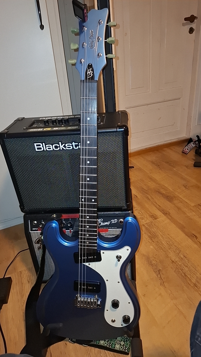 Amp Rig by lars_gustav_larsson featuring Harley Benton MR-Classic, Blackstar ID:Core V4 Stereo 10 10-watt 2 x 3-inch Digital Combo Amplifier, and Fender Vibro Champ XD