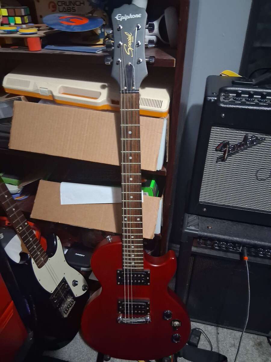 Music Gear Setup by soulsuckingwendigo featuring Epiphone Limited Edition Les Paul Special-I Electric Guitar