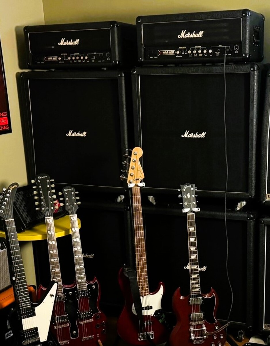 Metal Amp Rig by martin_epp_mott featuring Marshall VBA400 Tube Bass Head, Marshall VBC412, and Gibson Explorer Electric Guitar and 3 more pieces of gear