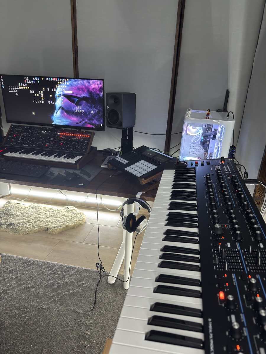 Electronic Studio Setup by vangart featuring Native Instruments Maschine MK3, Sequential Pro-3 Special Edition, and Novation Summit 61-Key 16-Voice Synthesizer and 3 more pieces of gear