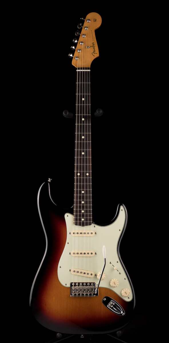 Music Gear Setup by efe_kucukmadran featuring Fender Classic Player 60's Stratocaster Lacquer Sunburst