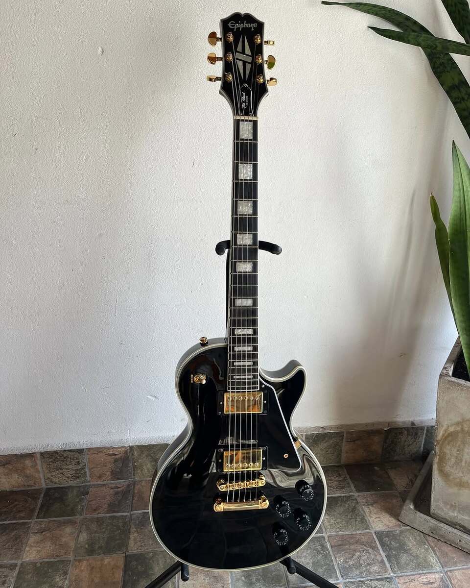 Punk Music Gear Setup by valenltd featuring Epiphone Les Paul Custom