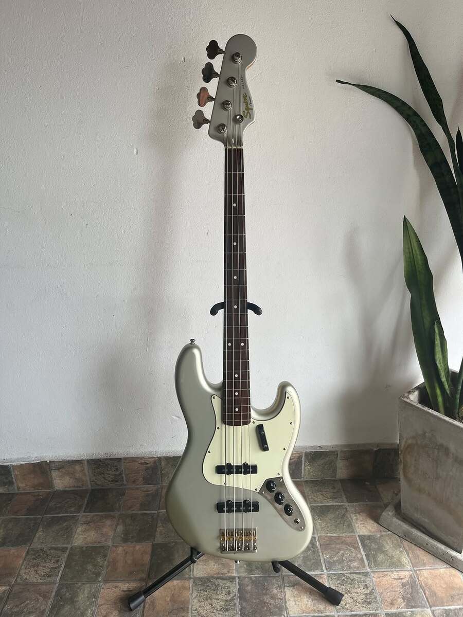 Music Gear Setup by valenltd featuring Squier Jazz Classic Vibe '60s
