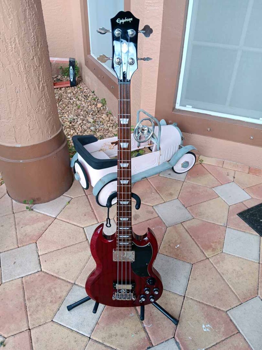 Music Gear Setup by jeremy_crockett featuring Epiphone EB-3 SG