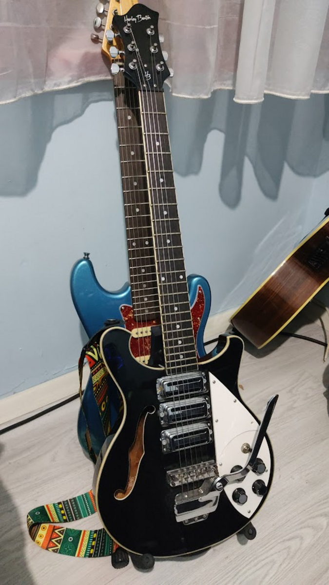 Harley Benton Music Gear Setup by eekturk featuring Harley Benton RB-600 and SX Guitars Stratocaster Vintage Series