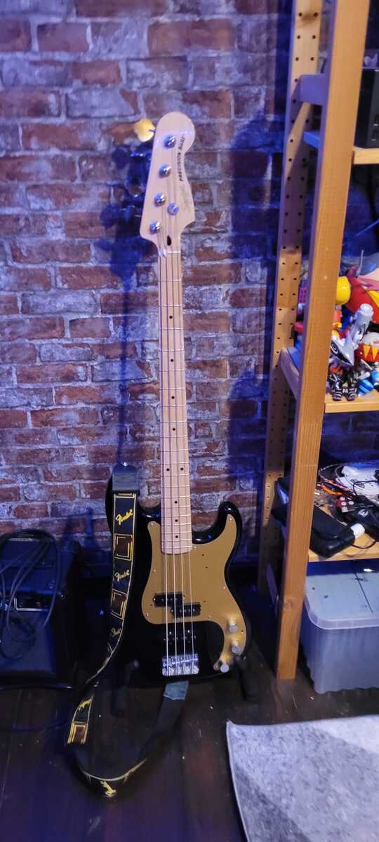 Music Gear Setup by vina featuring Squier Affinity Series Precision Bass with Maple Fingerboard