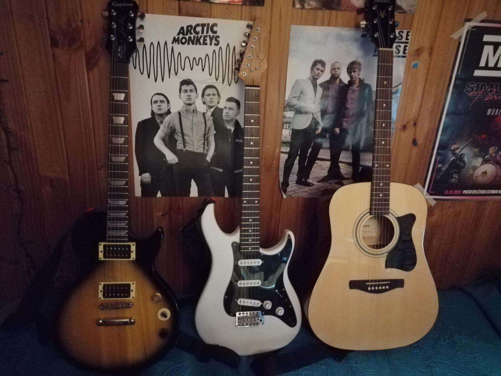 Music Gear Setup by electricscape featuring Epiphone Les Paul Special II, Peavey Raptor Plus, and Ibanez V50NJP