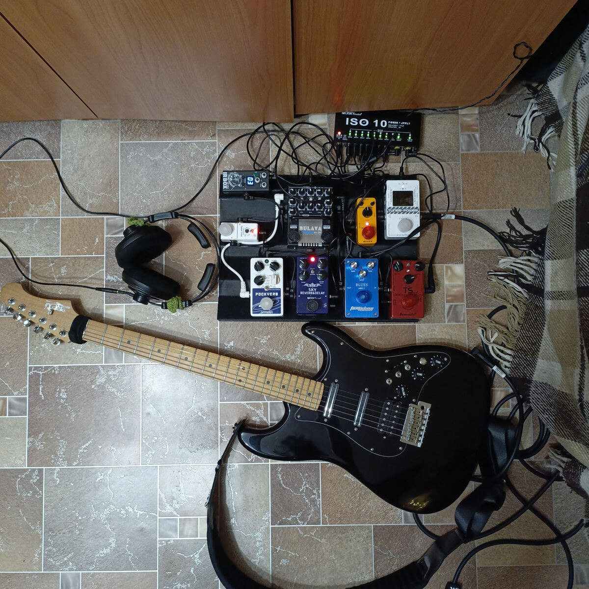 Pedalboard by glebdidntlaugh featuring Caline tuner power, Mooer Yellow Comp, and Demonfx TUBE SCREAMER II and 7 more pieces of gear
