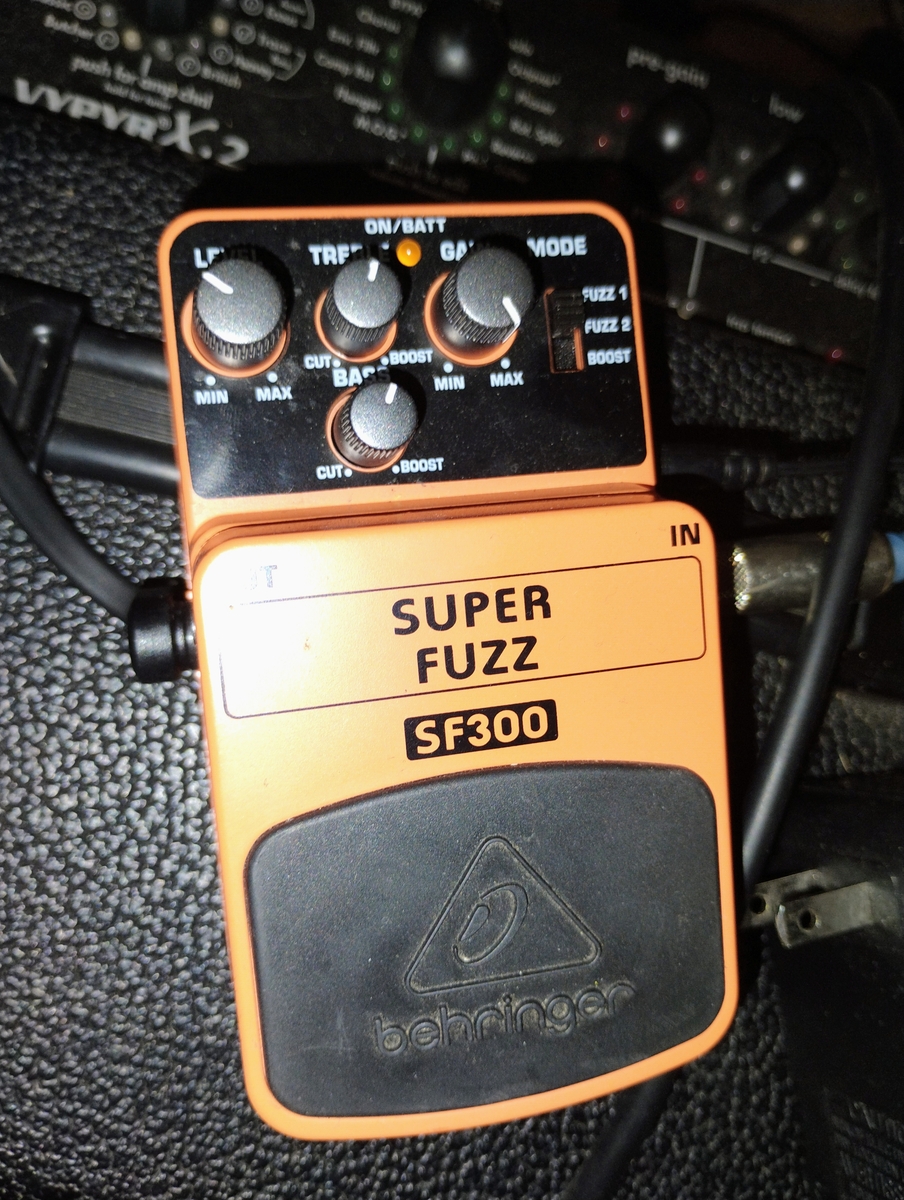 Pedalboard by kenlly_pritchett featuring Behringer SF300 Super Fuzz