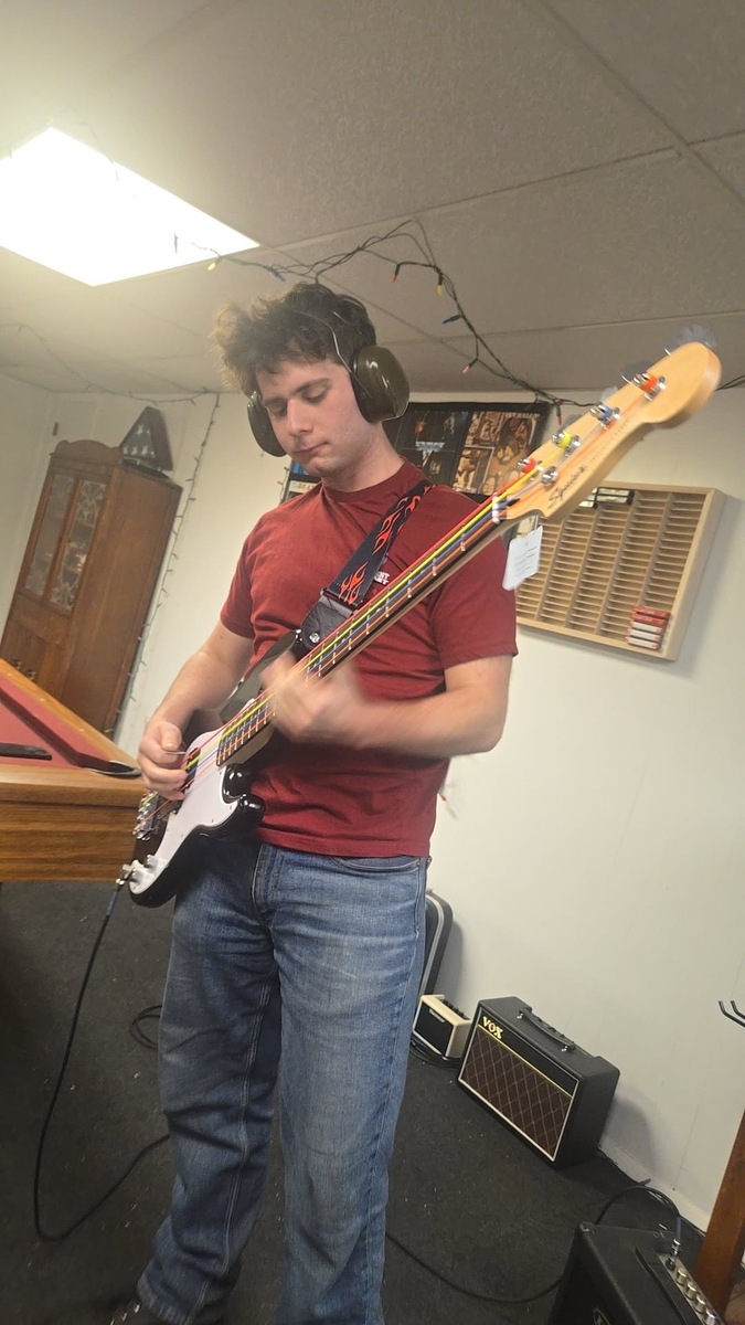 Music Gear Setup by jerry_flynn featuring Squier Precision Bass