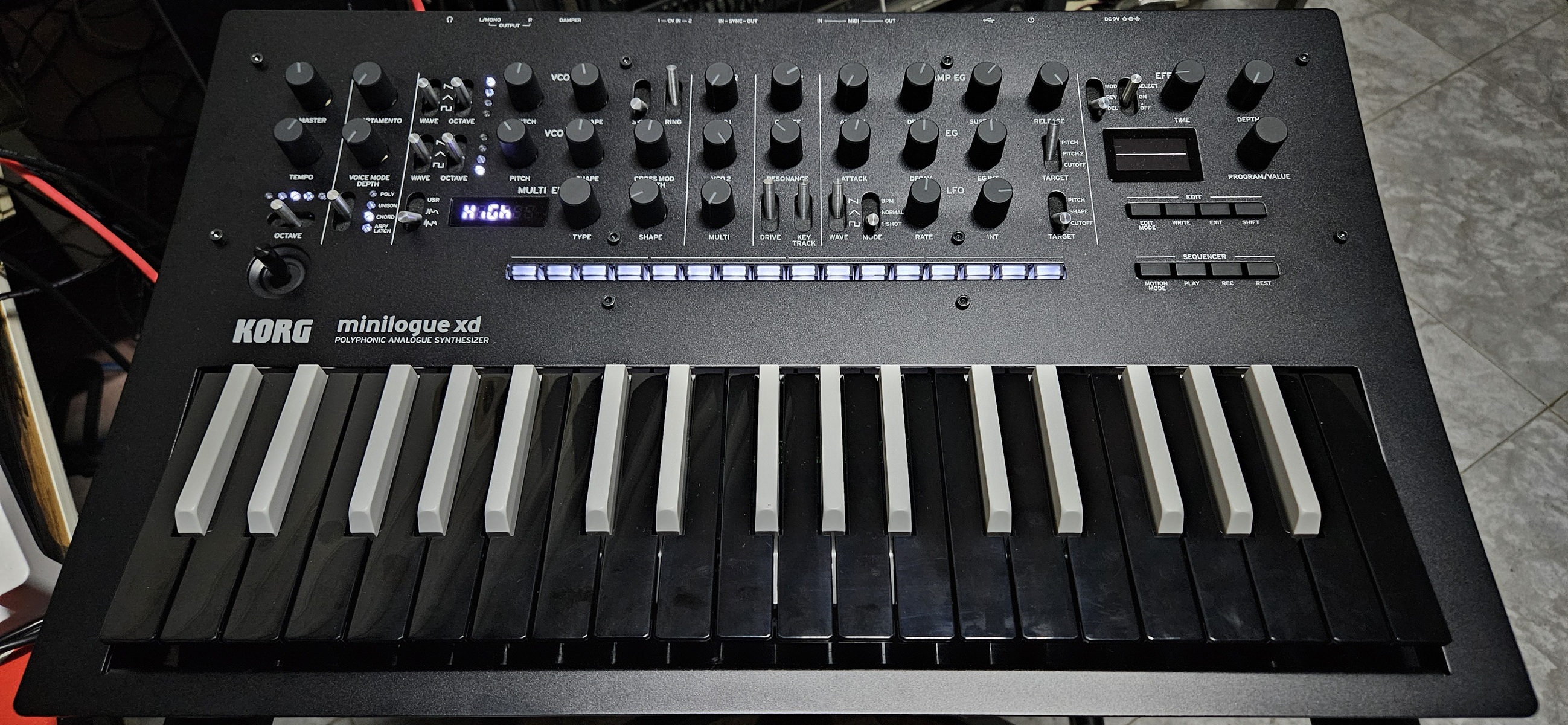 Electronic Synth Setup by rvofficial featuring Korg Minilogue XD