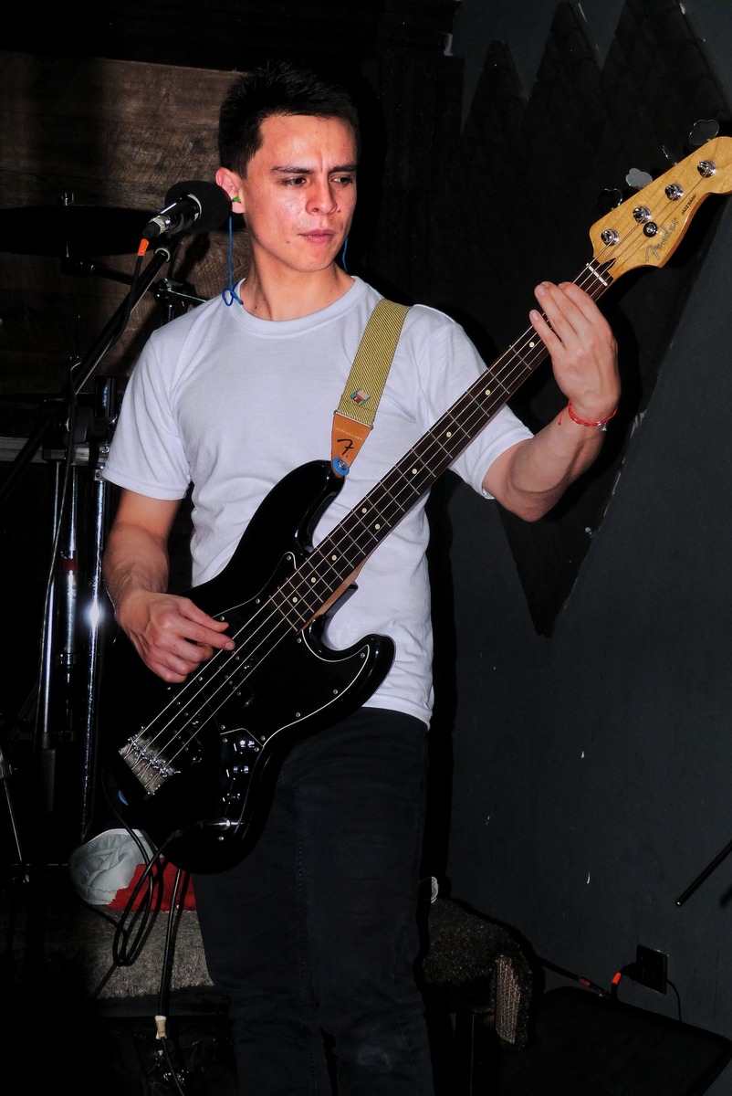 Music Gear Setup by alexander_nava featuring Fender Blacktop Jazz Bass