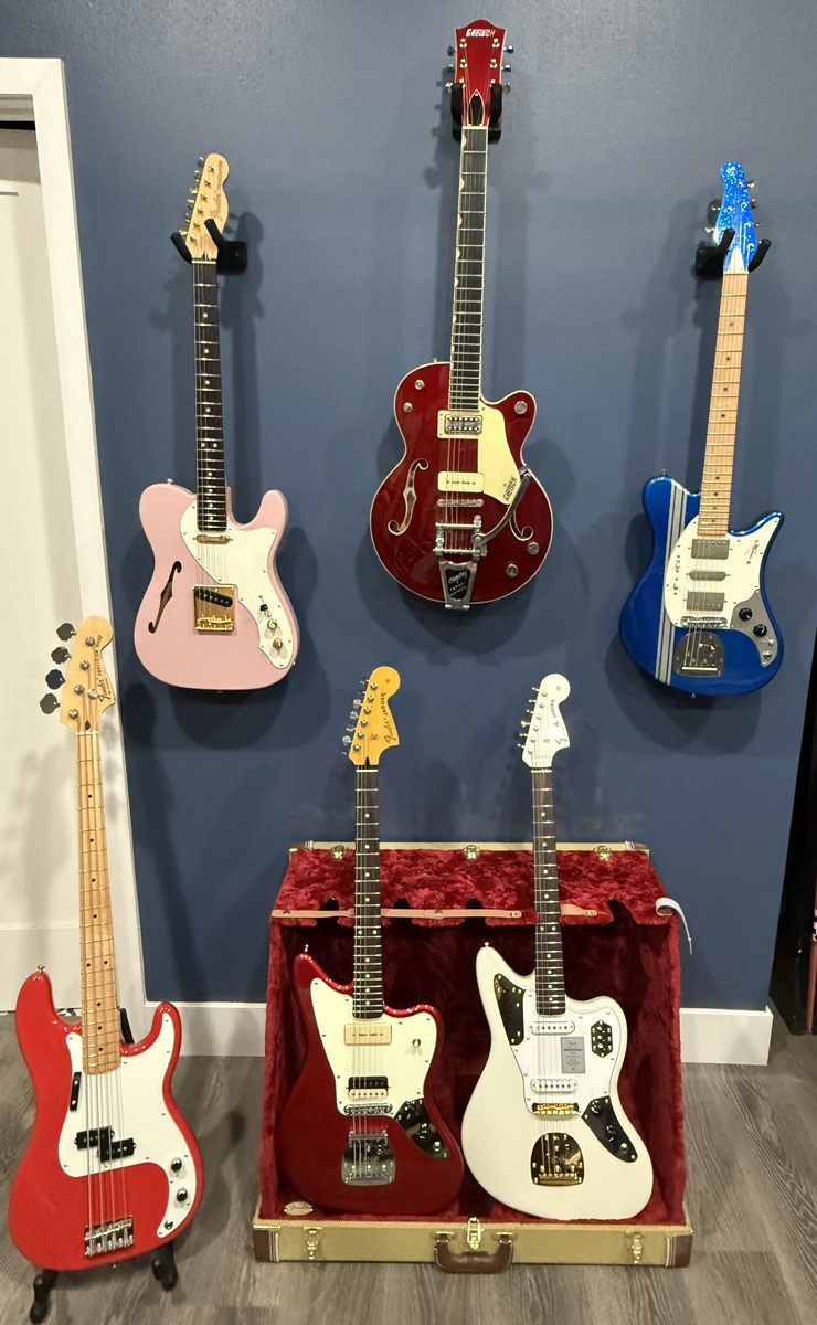 Fender Music Gear Setup by rocke031 featuring Gretsch G6115T-LTD15 Center Block Junior “Red Betty” with Bigsby Limited Edition 2016, Oopegg Trailbreaker, and Fender MIJ FSR  Jean-Ken Jaguar and 3 more pieces of gear