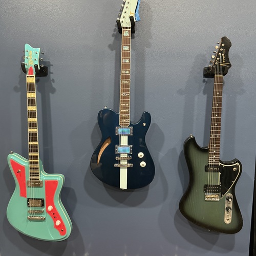Photo of Novo Voltur and more gear in a guitar