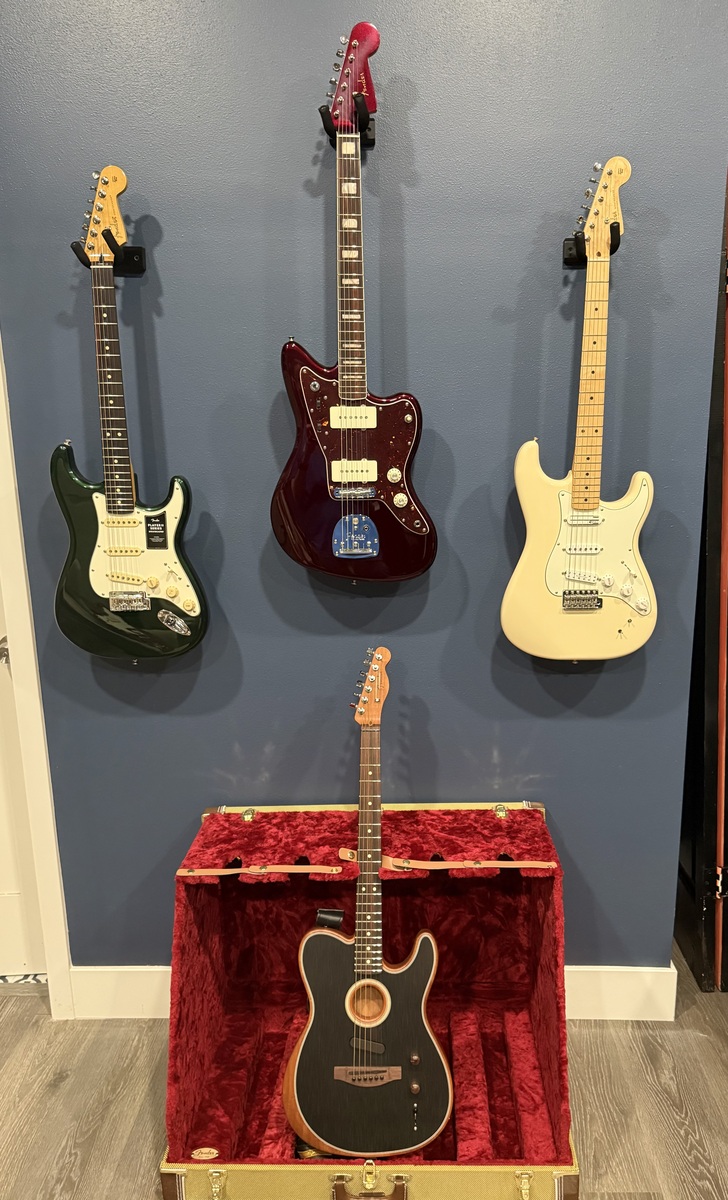 Music Gear Setup by rocke031 featuring Fender Jazzmaster Troy Van Leeuwen Signature, Fender EOB Sustainer Stratocaster, and Fender Acoustasonic Player Telecaster and 1 more piece of gear