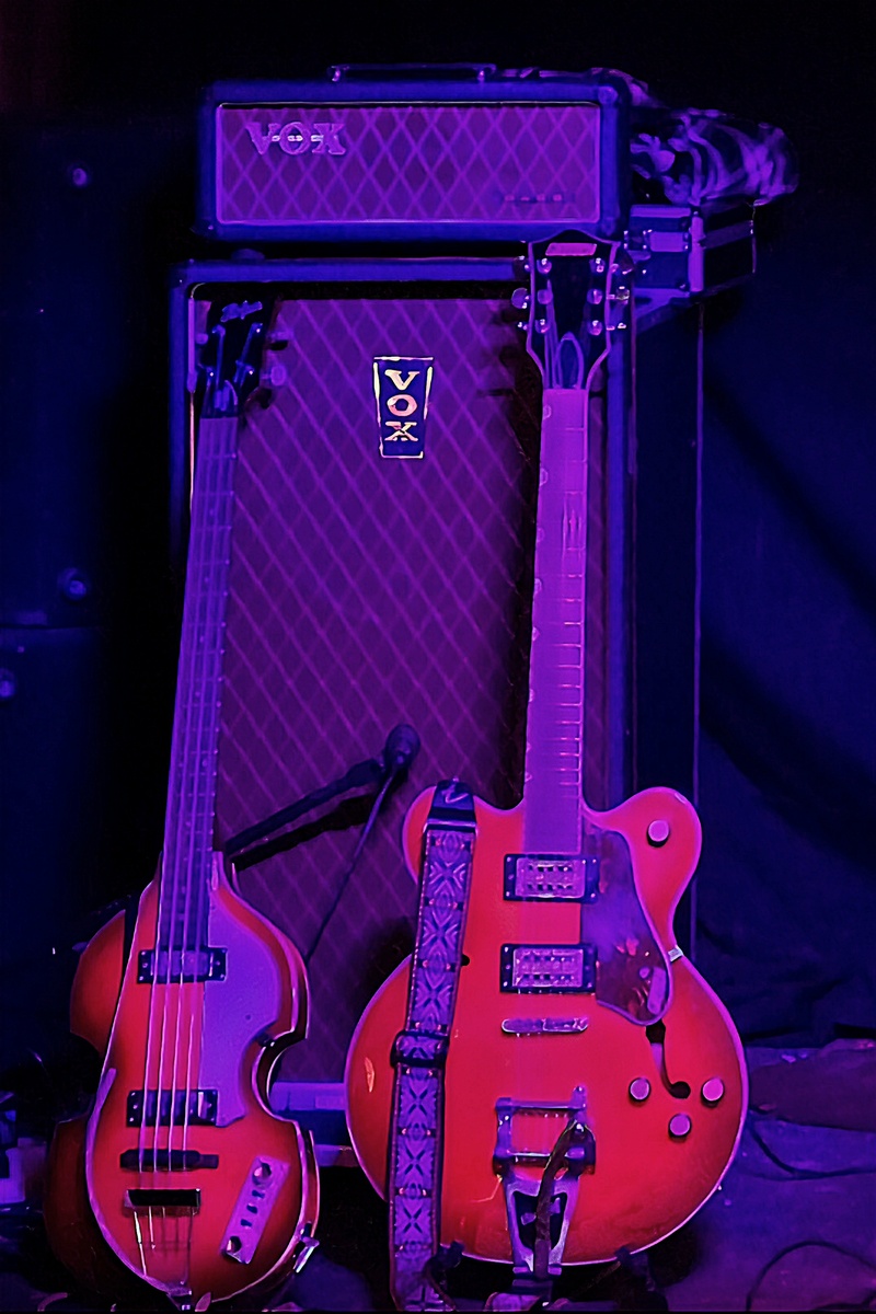 Country Live Rig by itsristy featuring Höfner 500/1 Ignition, Gretsch G2622T Streamliner Center Block with Bigsby, and Vox T-60 Cab