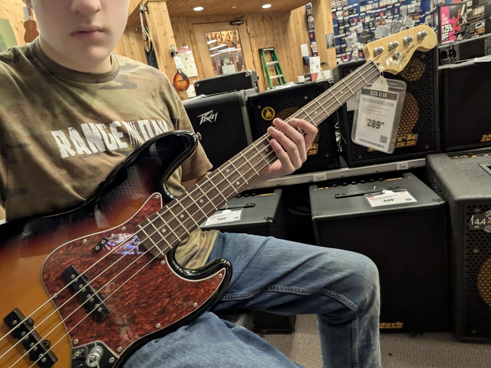 Music Gear Setup by lawnmower_stealer69 featuring Squier Jazz Bass