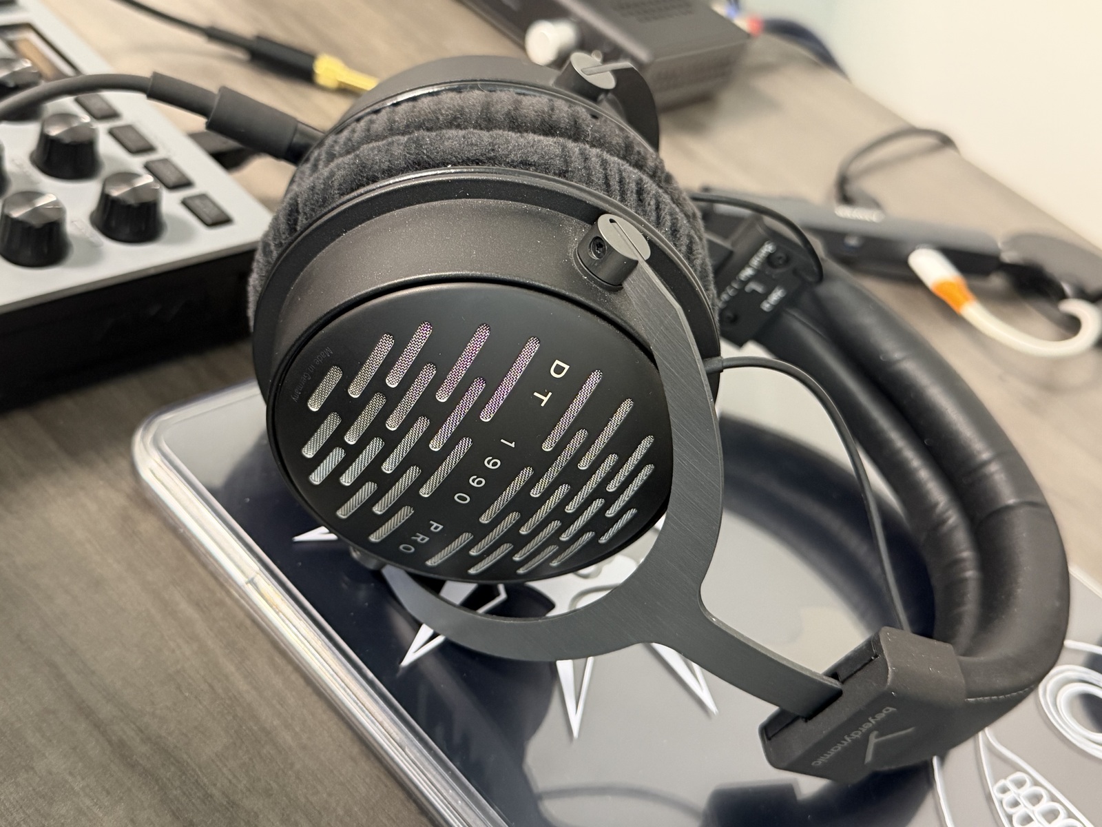 Studio Setup by odbsoshdjidbd featuring Beyerdynamic DT 1990 Pro