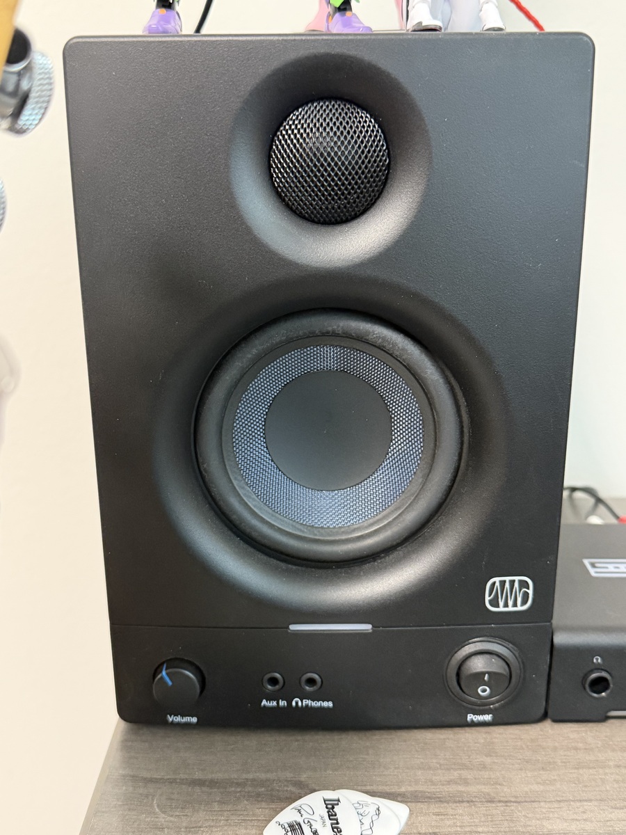 Studio Setup by odbsoshdjidbd featuring PreSonus Eris 3.5 Studio Monitor
