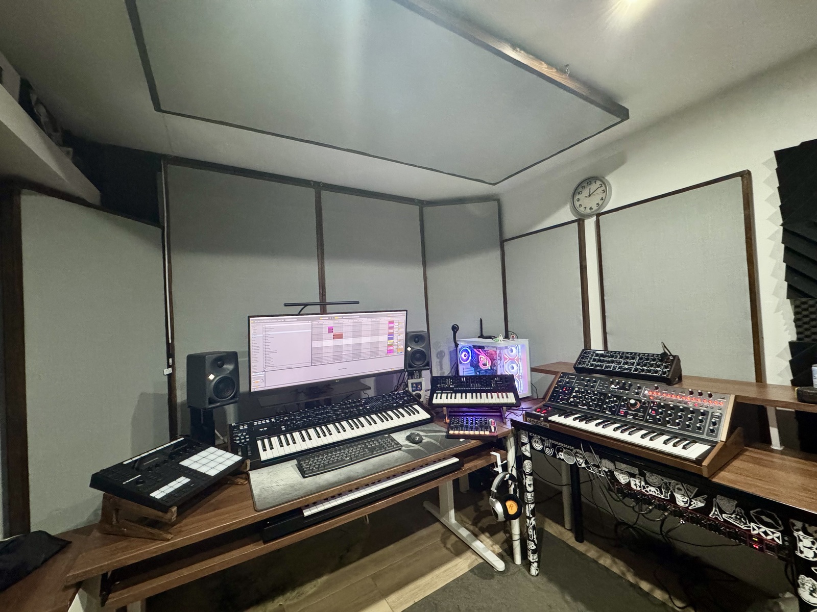 Electronic Studio Setup by vangart featuring Native Instruments Maschine MK3, Sequential Pro-3 Special Edition, and Korg Minilogue XD and 7 more pieces of gear