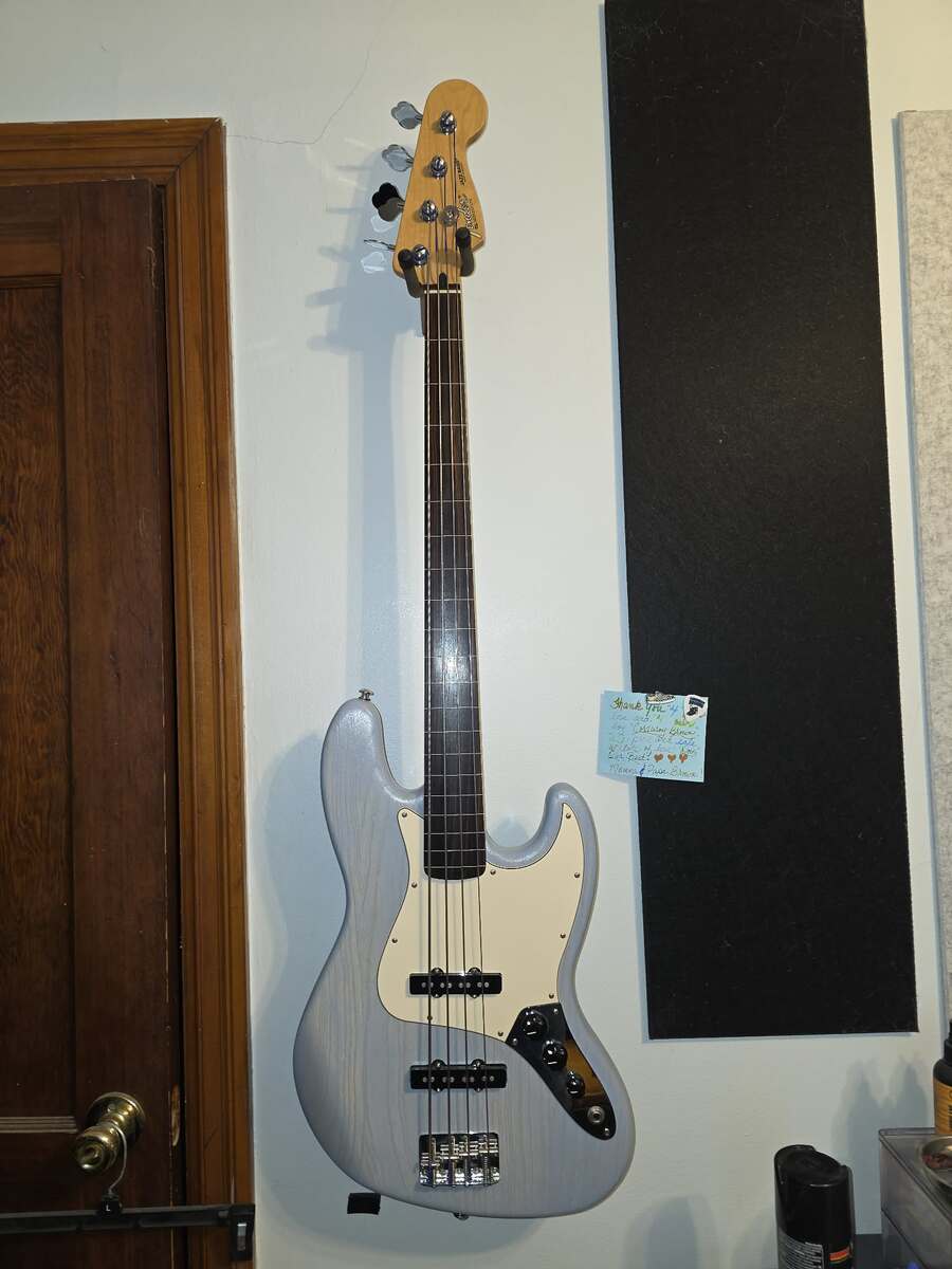 Music Gear Setup by lehimacs featuring Fender 60th Anniversary Jazz Bass
