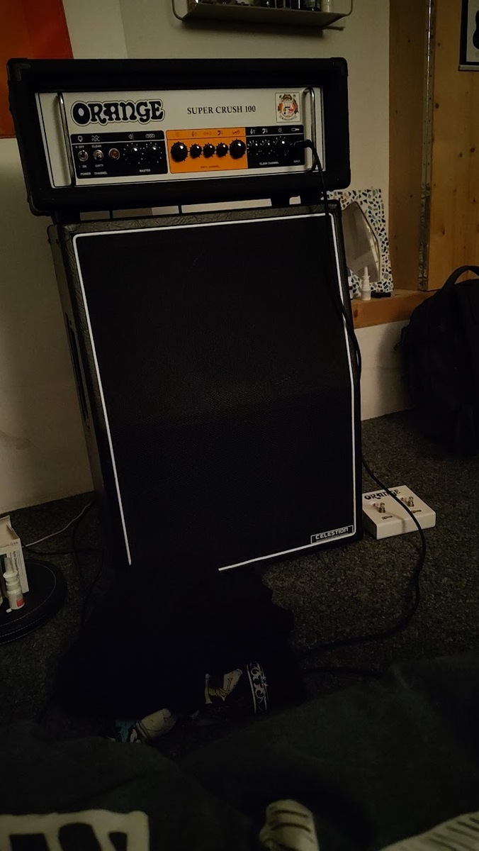 Harley Benton Amp Rig by lou_pajarola featuring Orange Super Crush 100 - 100-watt Solid-state Head, Black and Harley Benton G212 Vintage Vertical