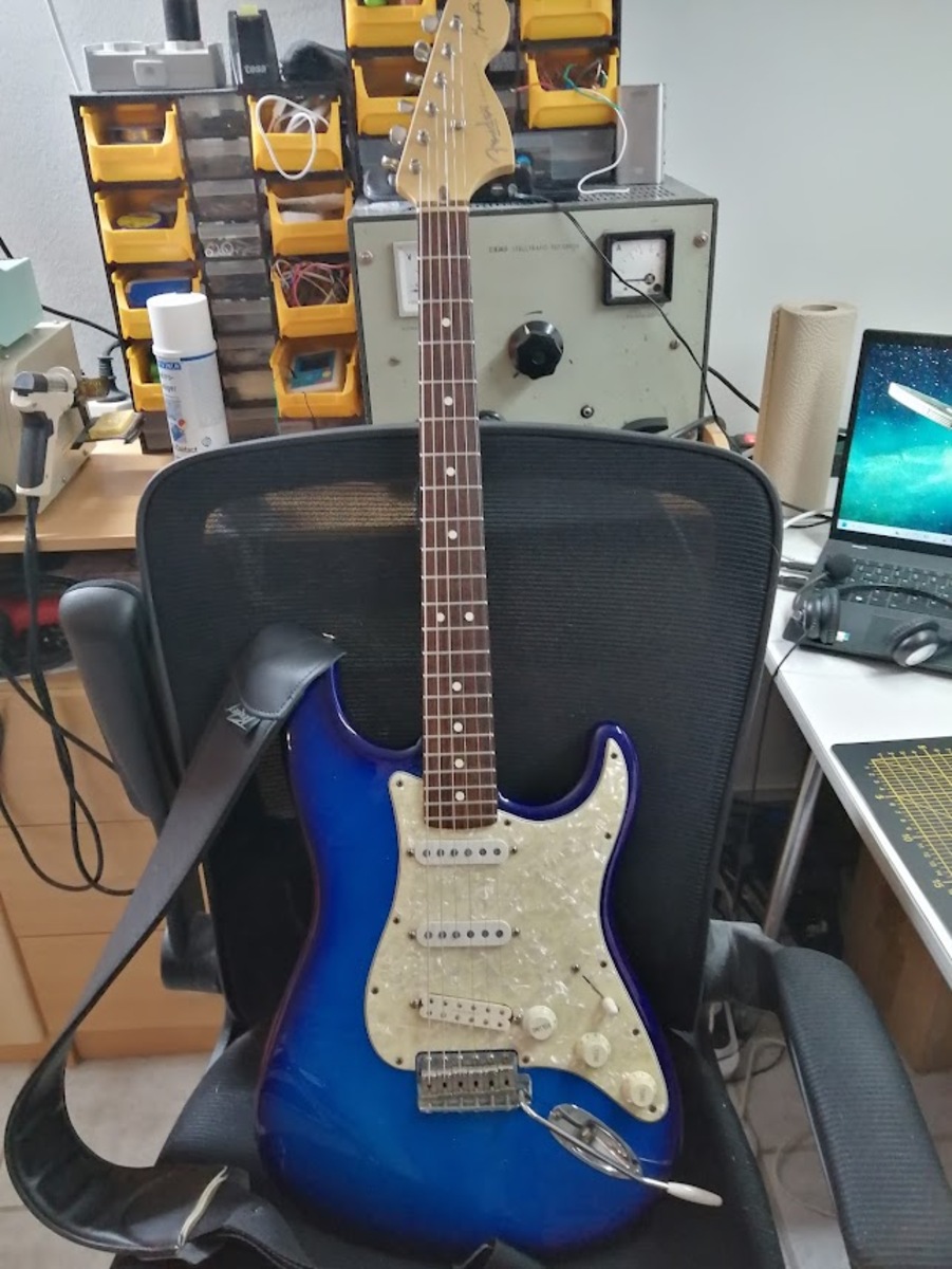 Fender Music Gear Setup by lothy featuring Fender Bonnie Raitt Stratocaster and Seymour Duncan JB Jr. Strat - bridge