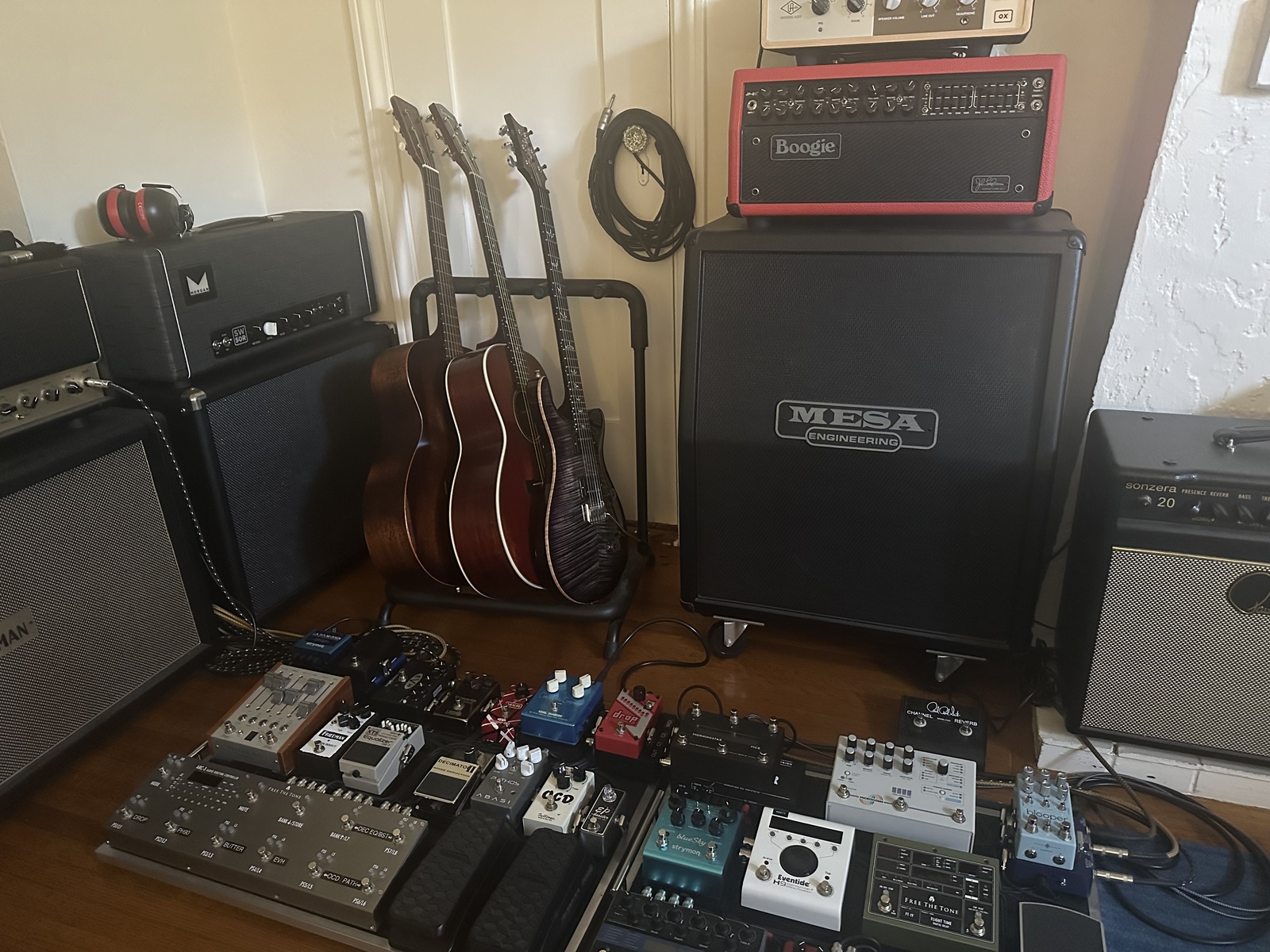 Metal Pedalboard by edgedancer featuring Friedman BE-50 Deluxe, Friedman Runt 212 120-watt 2 x 12-inch Extension Cabinet, and Morgan SW50R 50W Valve Amp Head and 6 more pieces of gear