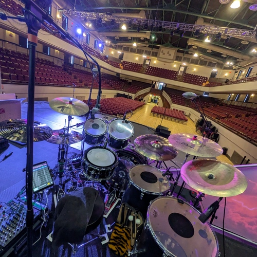 Photo of Q-Lab and more gear in a live and drums