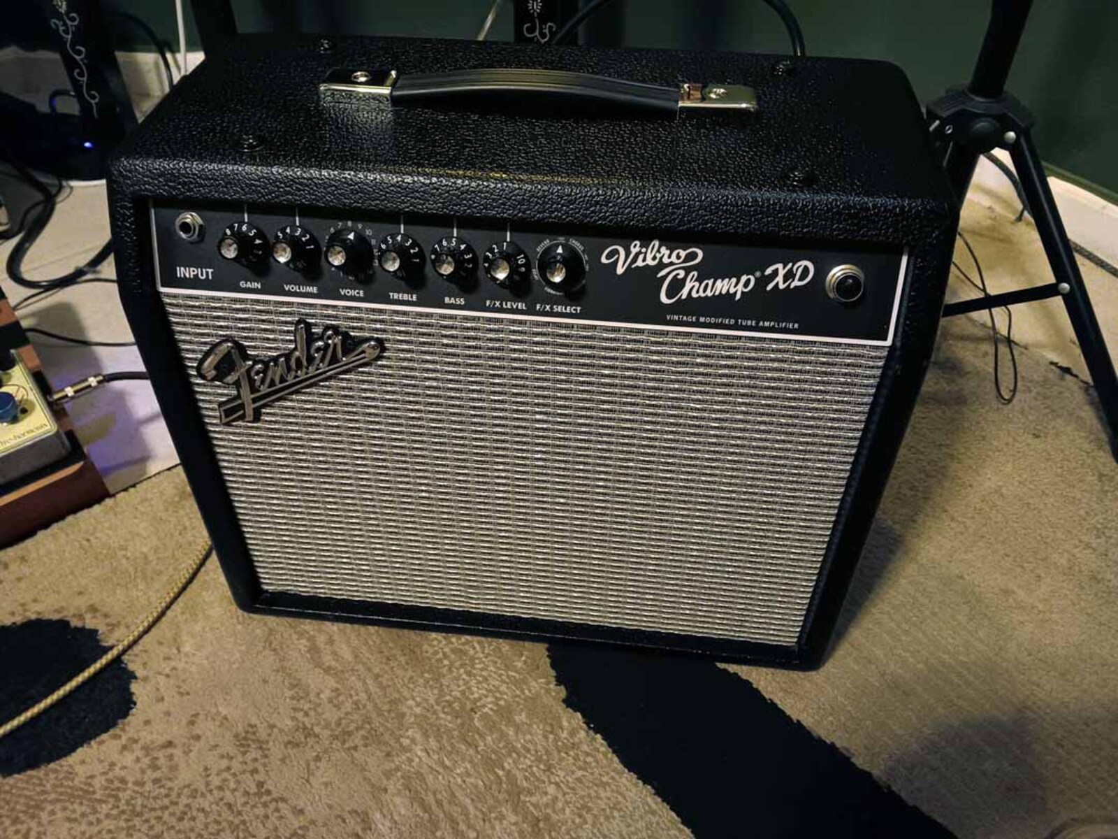 Amp Rig by jeremy_crockett featuring Fender Vibro Champ XD