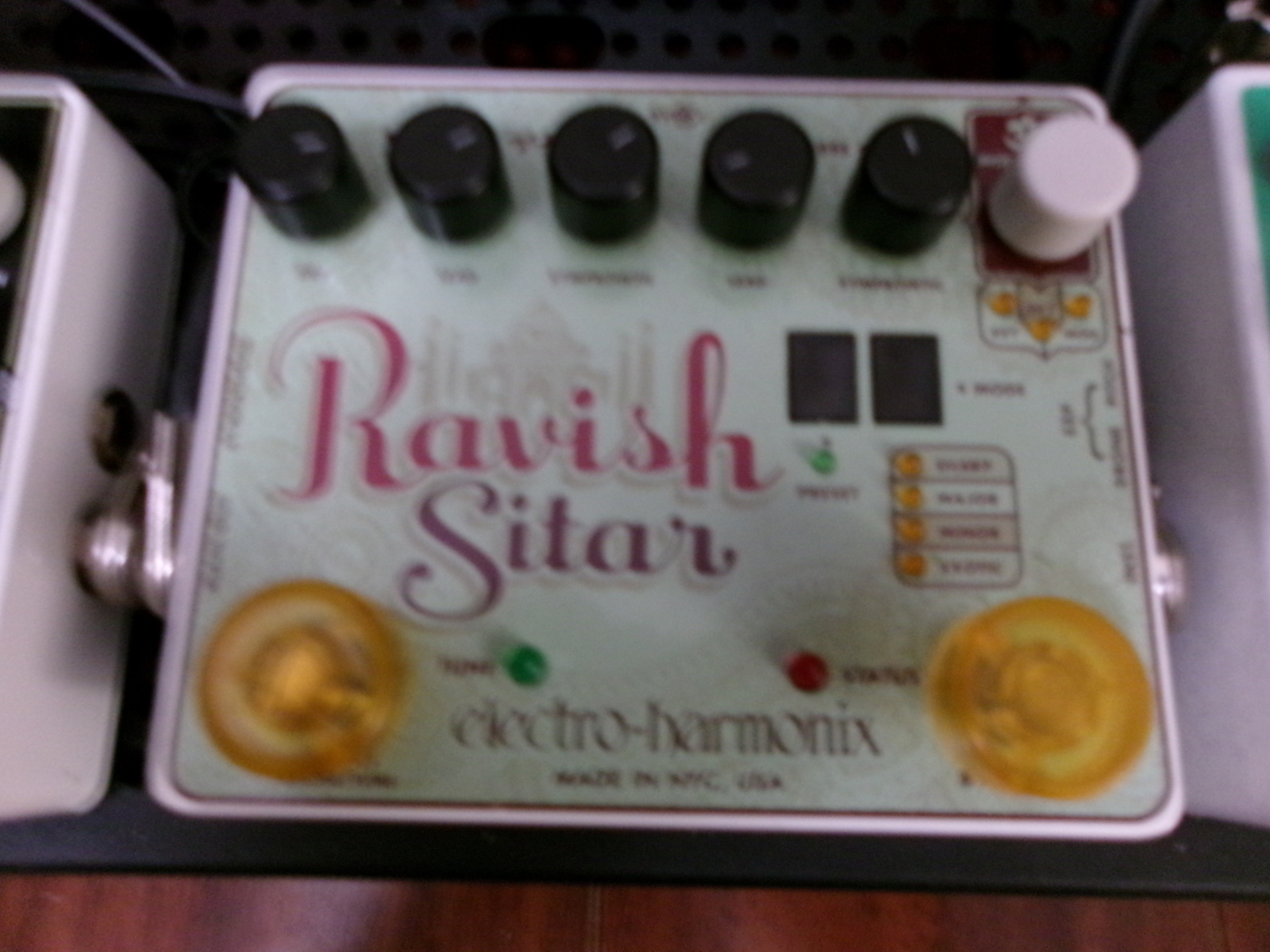 Pedalboard by awwim featuring Electro-Harmonix Ravish Sitar