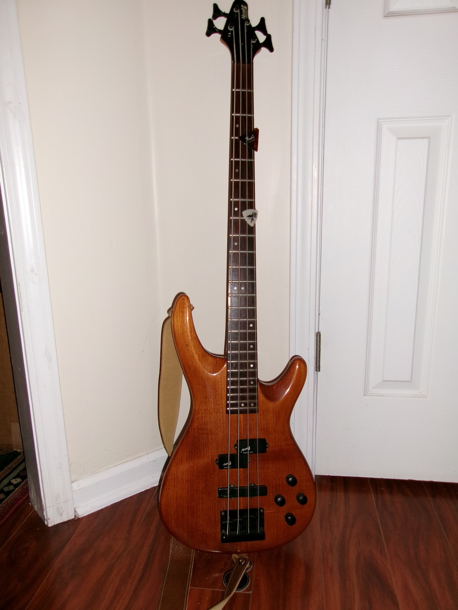 Music Gear Setup by awwim featuring Alvarez AEB200-NA "Villain" Bass