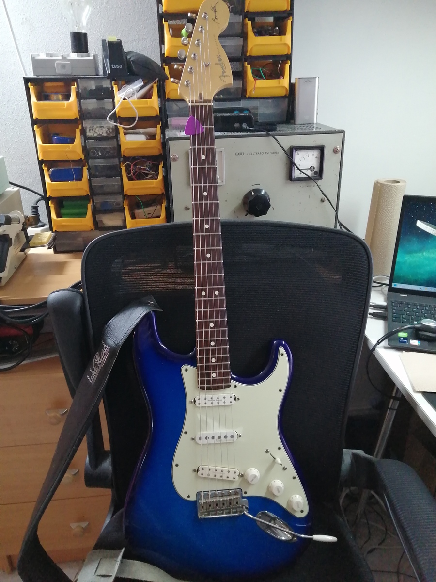 Seymour Duncan Music Gear Setup by lothy featuring Fender Bonnie Raitt Stratocaster, Seymour Duncan JB Jr. Strat - bridge, and Seymour Duncan Little '59 Pickup