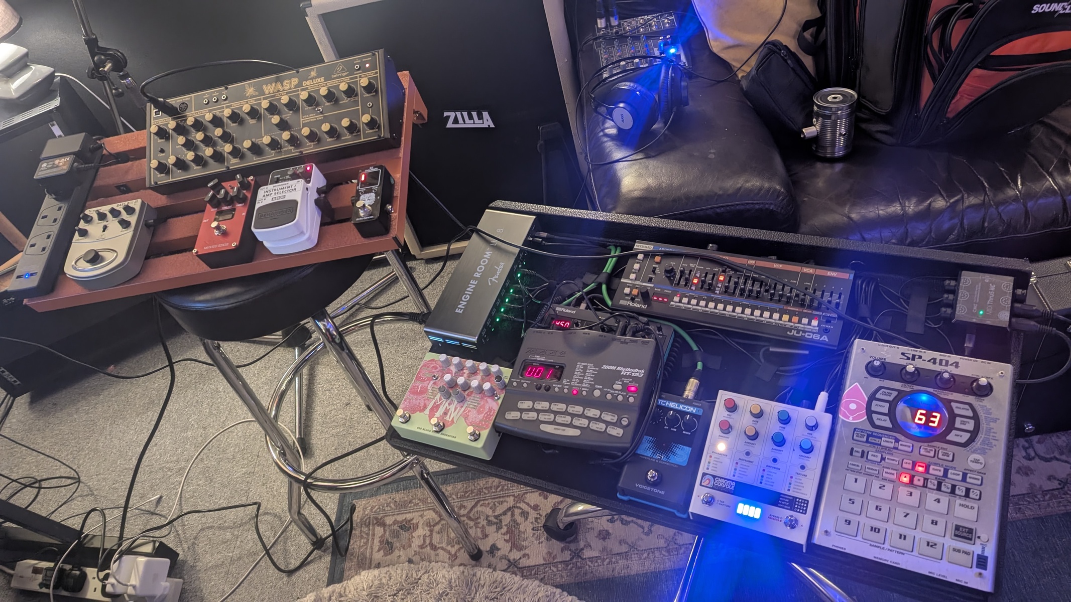 Pedalboard by captain_cascade featuring Behringer Wasp Deluxe, Vox Mystic Edge, and Behringer V-Tone BDI 21 Bass Amp Modeler - Driver - DI and 9 more pieces of gear