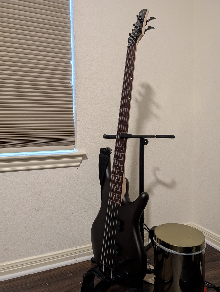 Music Gear Setup by pengo1 featuring Ibanez GSR205B Gio 5-String Bass