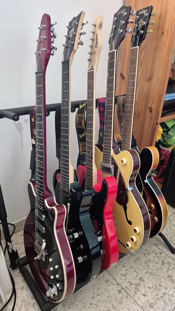 Metal Music Gear Setup by amit_meir featuring Brian May Guitars BMG Special, ESP LTD EC-10, and Squier Sonic Telecaster Electric Guitar and 2 more pieces of gear