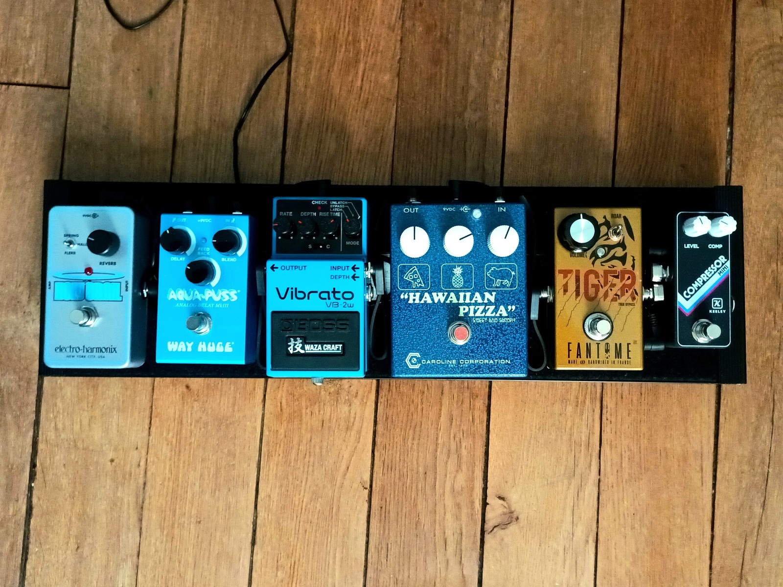 Country Pedalboard by ludwik_jahn featuring Keeley Compressor Mini, Fantome FX Tiger, and Caroline Guitar Company Hawaiian Pizza and 7 more pieces of gear