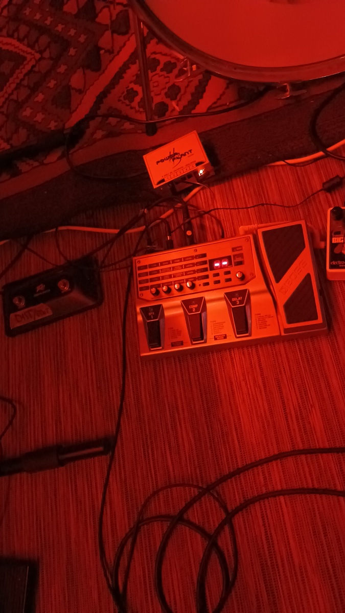 alm's music gear photo