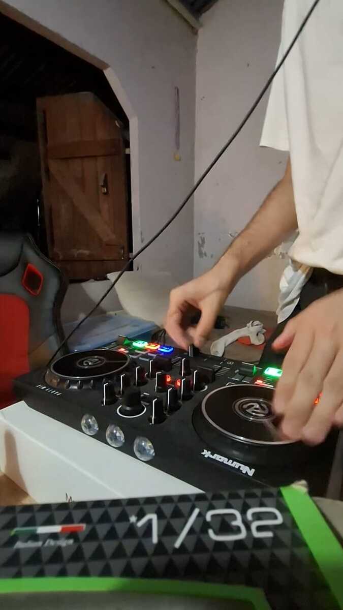 DJ Setup by infinity_nicolas_974 featuring Numark Party Mix II DJ Controller with Built-in Light Show
