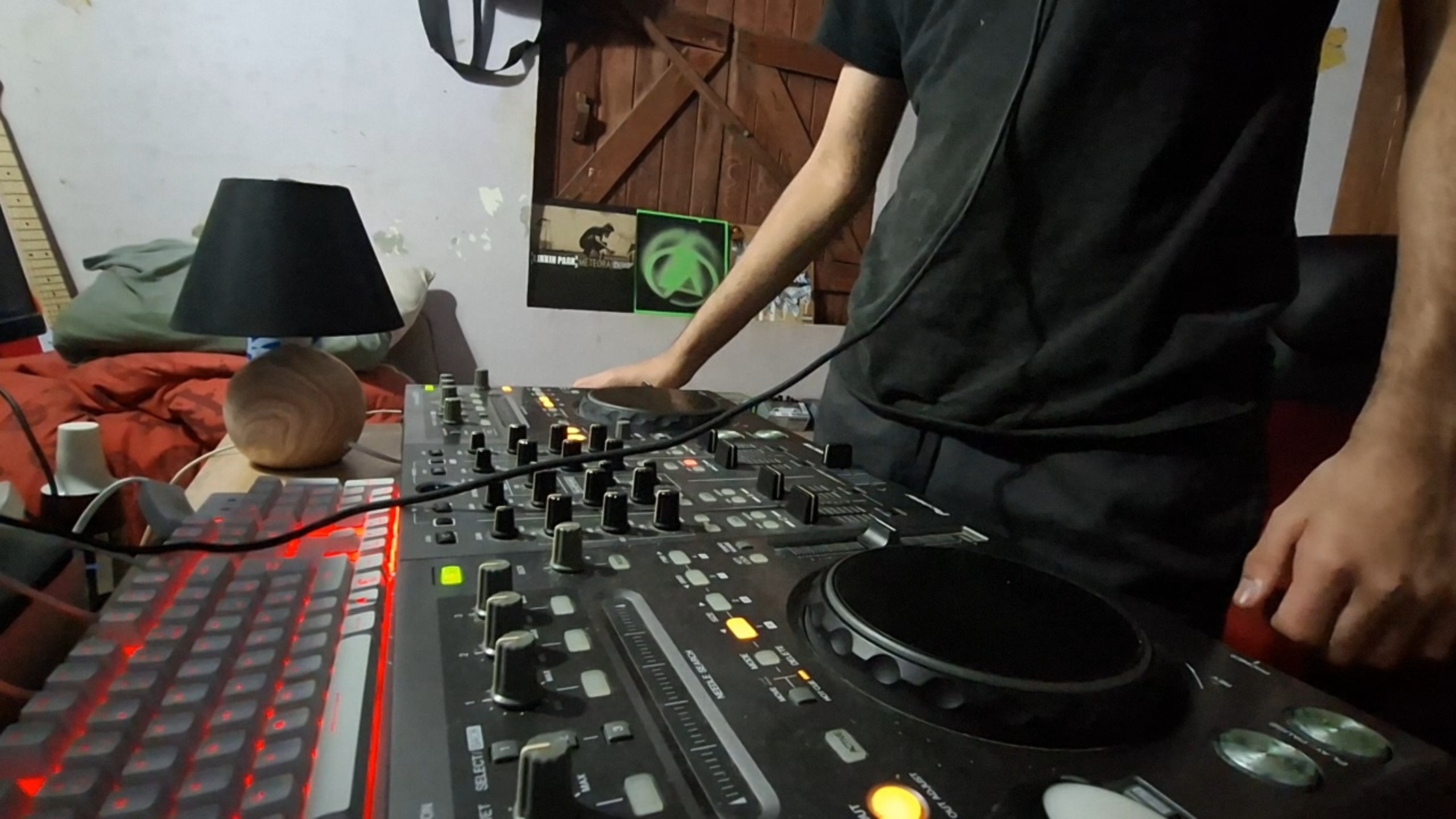 DJ Setup by infinity_nicolas_974 featuring Pioneer DDJ-T1 DJ Controller for Traktor