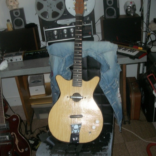 Photo of Danelectro Convertible in a guitar