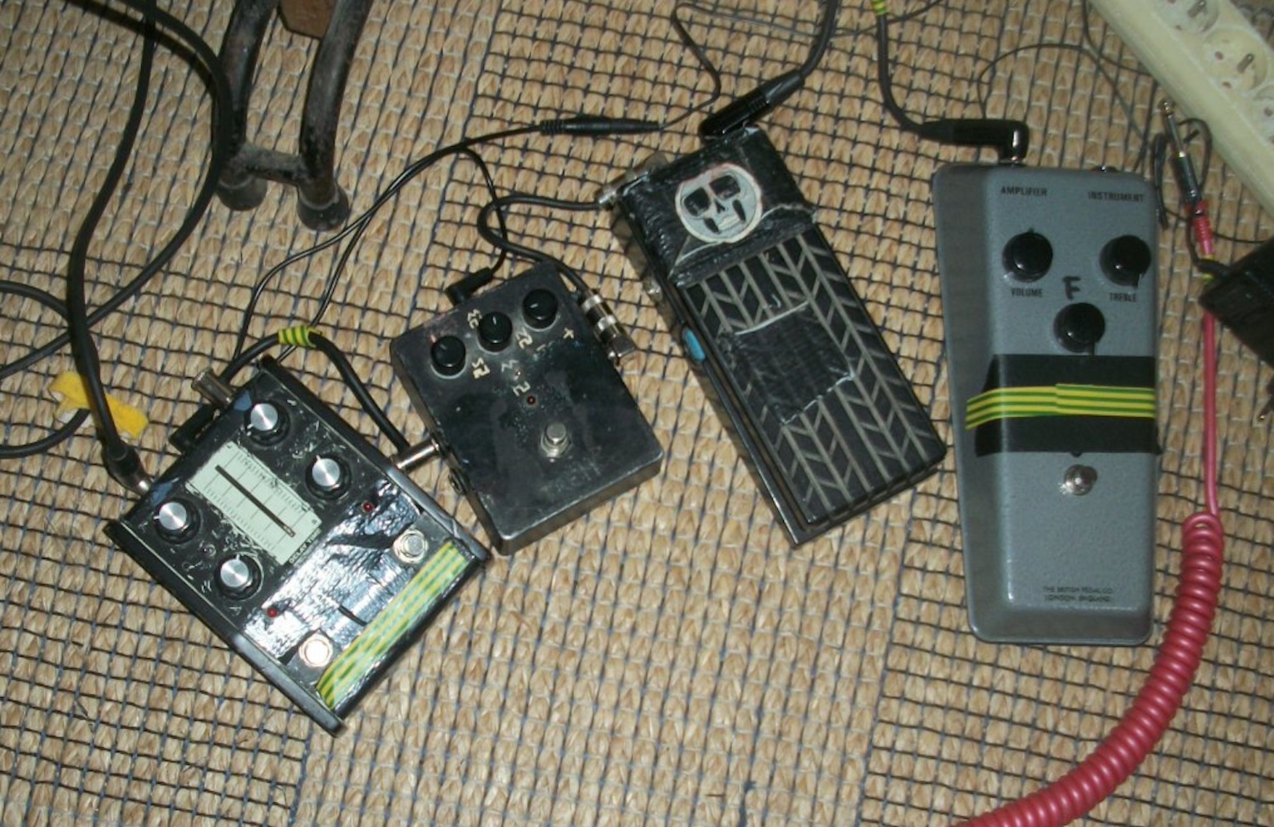 Pedalboard by mkn_upa featuring Ibanez ES-2 Echo Shifter, Electro-Harmonix Pulsar, and British Pedal Company Special Edition Britsound Fuzz and 1 more piece of gear