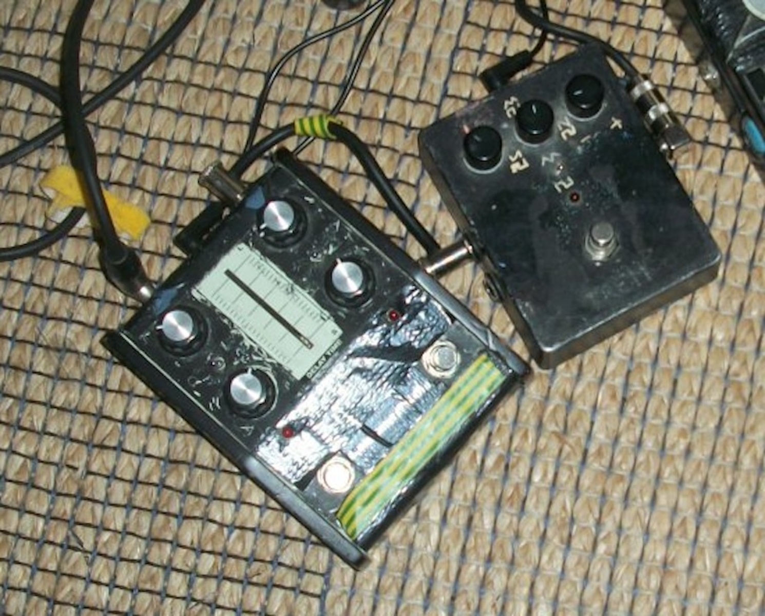 Ibanez Pedalboard by mkn_upa featuring Ibanez ES-2 Echo Shifter and Electro-Harmonix Pulsar