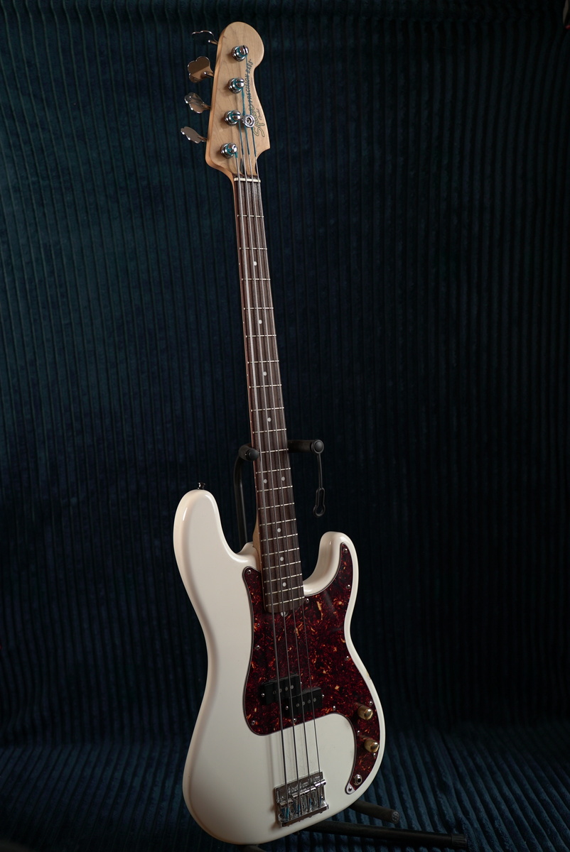 Music Gear Setup by berenger featuring Squier Precision Classic Vibe '60s