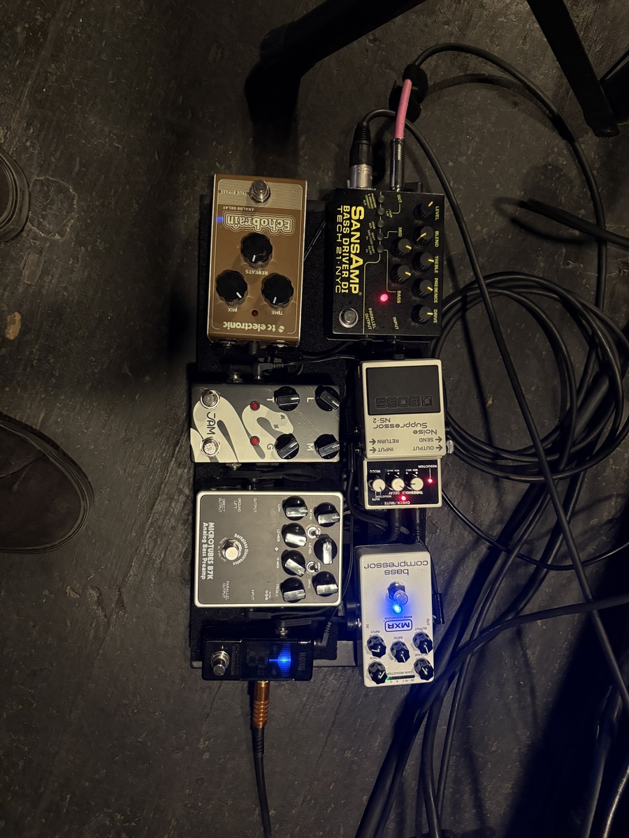 Metal Pedalboard by tdfaszy featuring MXR M87 Bass Compressor, Darkglass Electronics Microtubes B7K Analog Bass PreAmp, and Boss NS-2 Noise Suppressor and 3 more pieces of gear