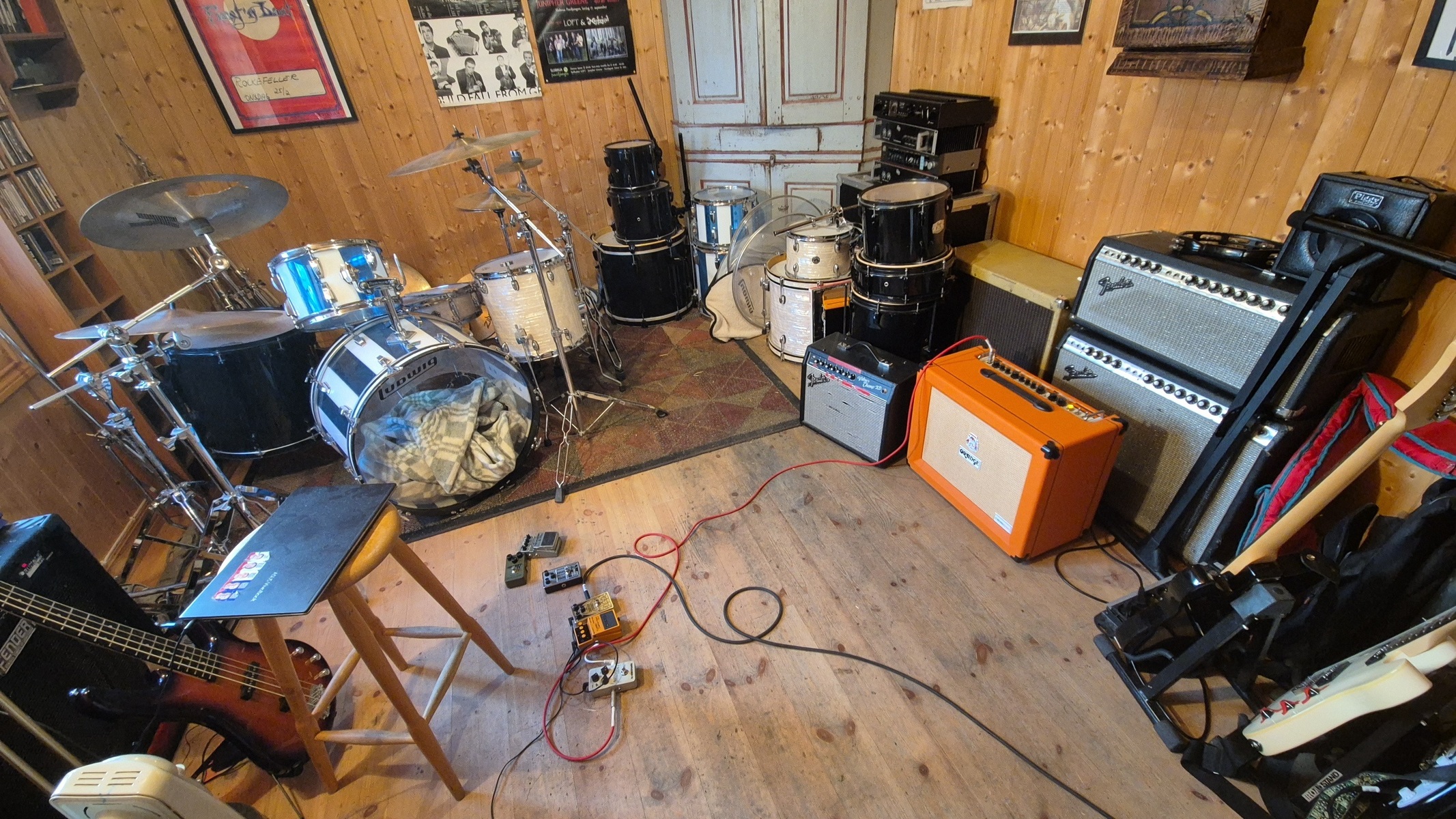 Pedalboard by lars_gustav_larsson featuring Boss DS-2 Turbo Distortion, Subzero Choir Boy Chorus, and TC Electronic Mimiq Doubler and 5 more pieces of gear